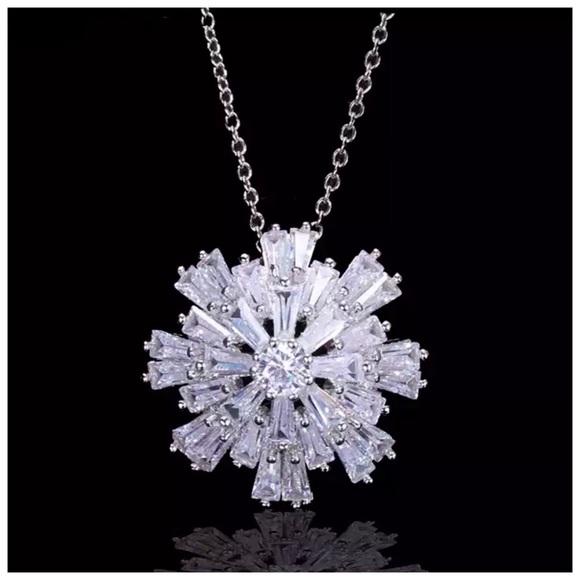 Swarovski Crystals Lendin Starburst Necklace - Picture 4 of 7